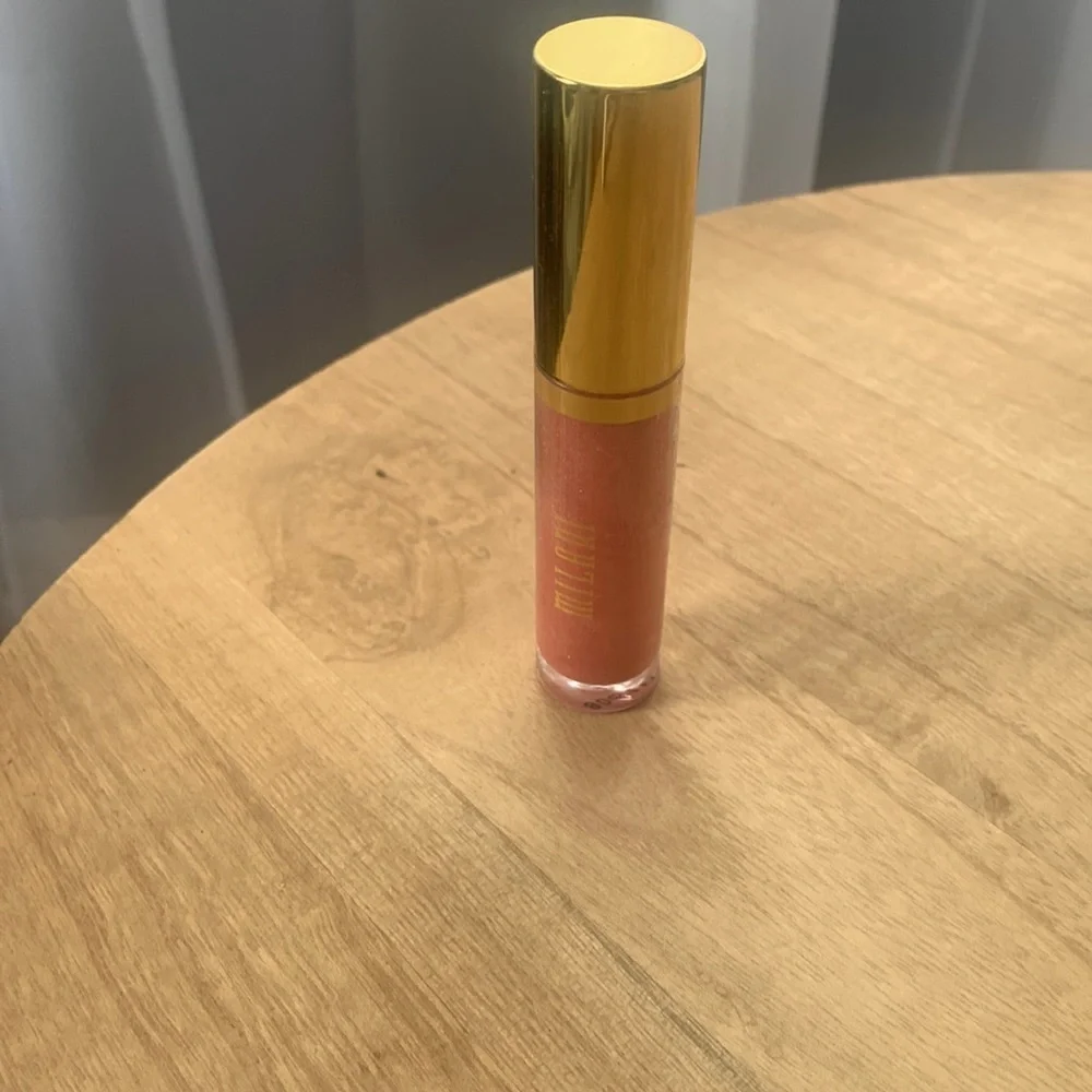 Milani nourishing lip plumper